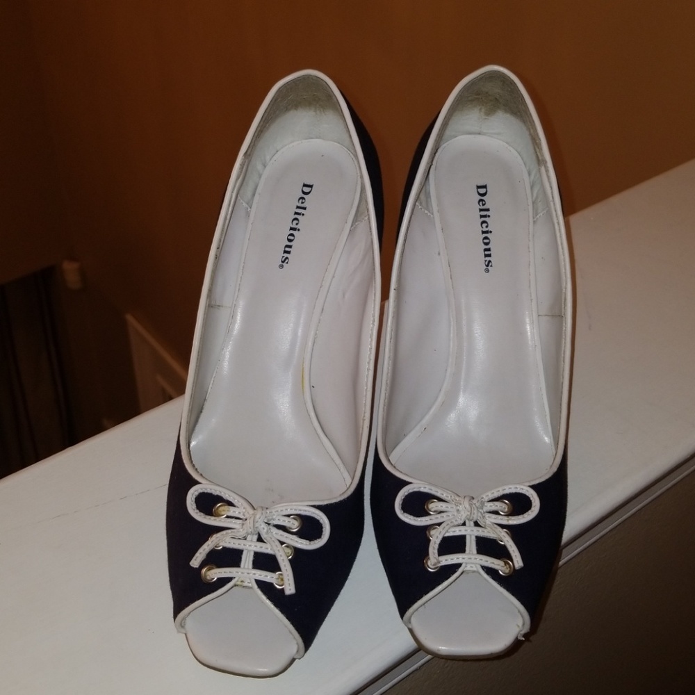 Navy and white cloth peep toe pumps with bow